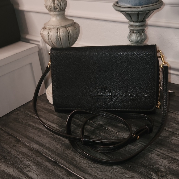 Tory Burch crossbody wallet - Picture 1 of 7
